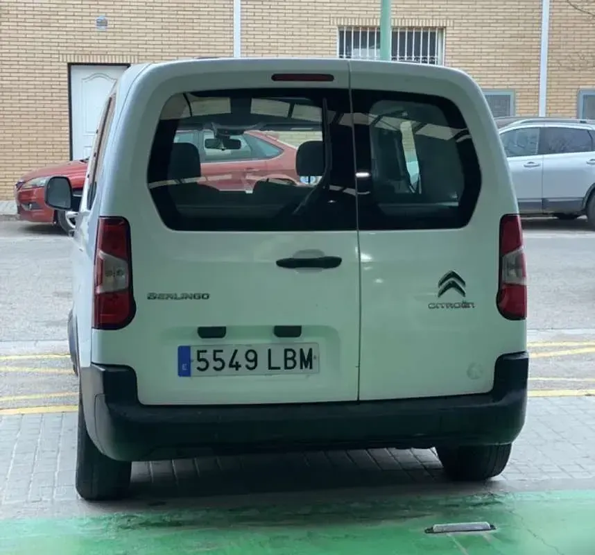 Usado Citroën Berlingo Live 102 CV (75 kW) 2021 Blanco Monovolumen