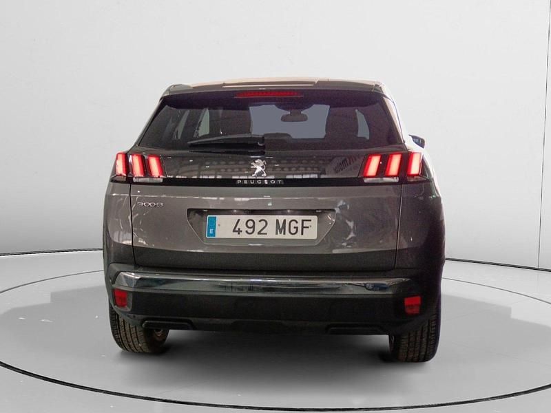 Usado Peugeot 3008 Allure 132 CV (97 kW) 2022 Gris SUV