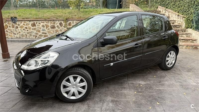 Negro Usado 2010 Renault Clio II Authentique Berlina | 4200 € (Precio justo) - Imagen 1/4