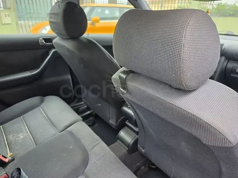 Usado Audi A3 Ambiente 100 CV (73 kW) 2001 Azul Utilitario