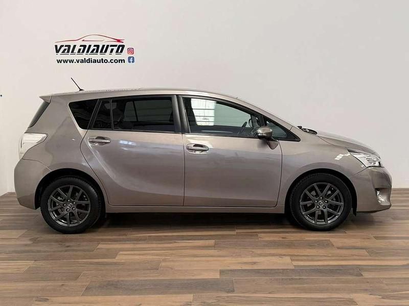 Usado Toyota Verso Advance 112 CV (82 kW) 2015 Marrón Monovolumen