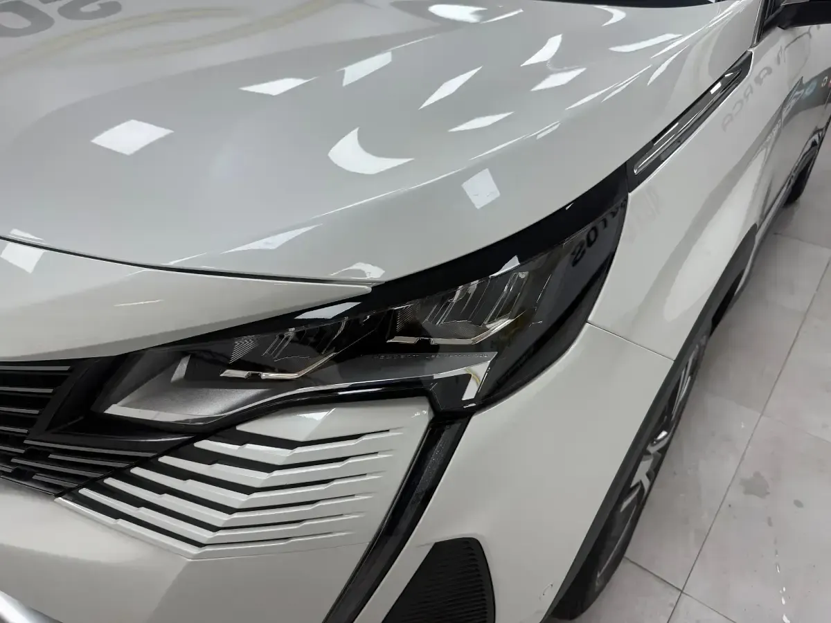 Usado Peugeot 5008 Allure 130 CV (95 kW) 2021 Blanco SUV