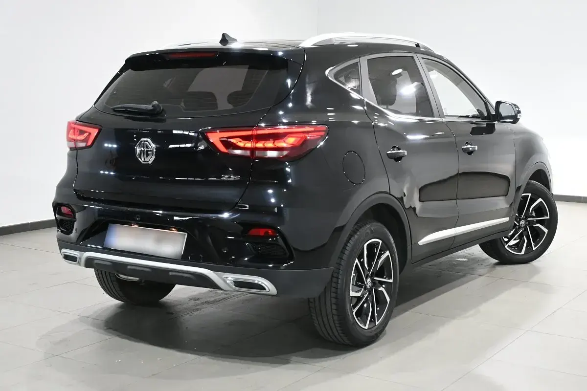 Usado MG ZS Luxury 111 CV (81 kW) 2024 Negro SUV