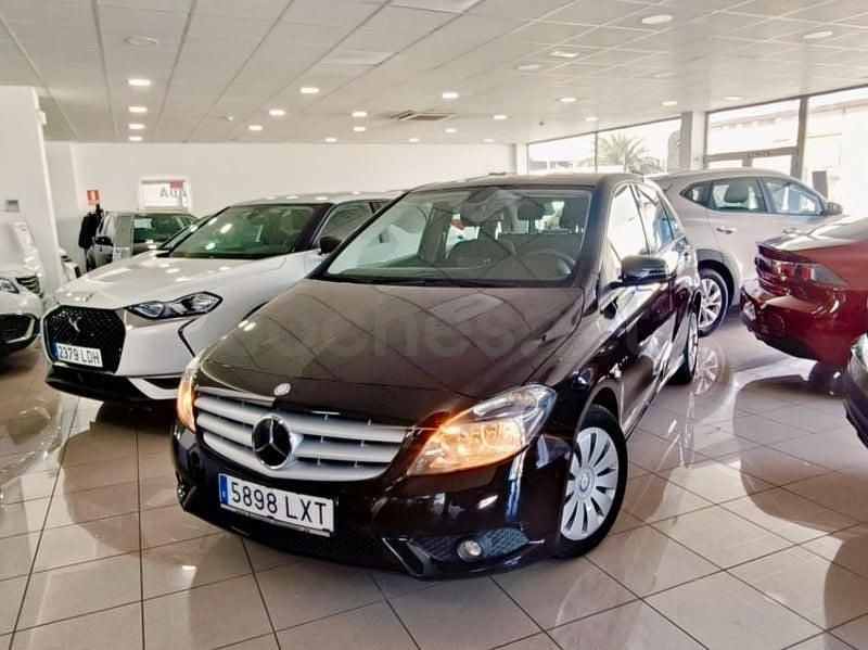 Usado Mercedes B200 136 CV (100 kW) 2014 Negro Monovolumen
