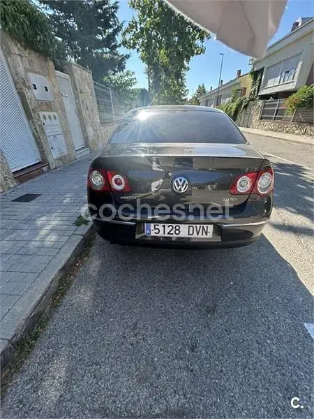 Usado VW Passat Highline 140 CV (102 kW) 2006 Marrón Berlina