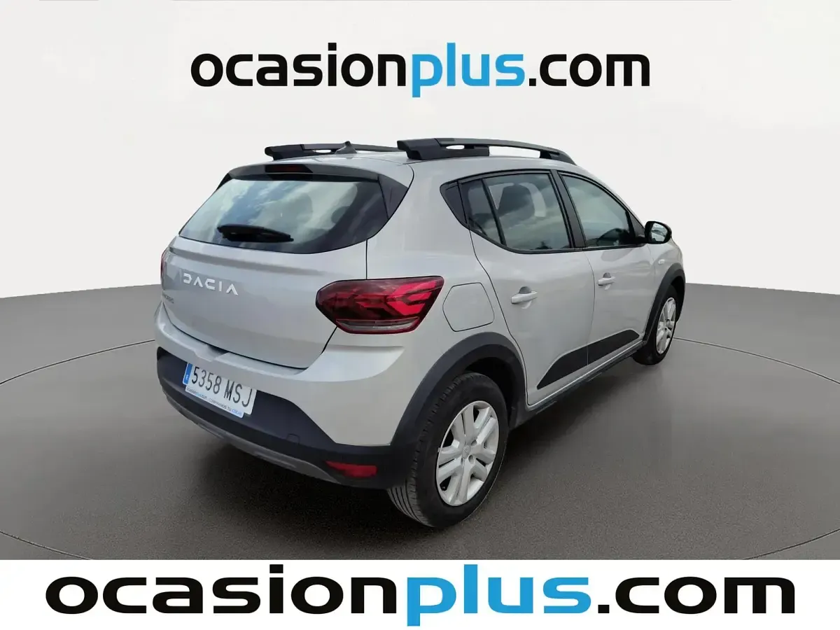 Usado Dacia Sandero Expression 91 CV (66 kW) 2024 Gris plata Utilitario