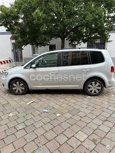 Usado VW Touran Advance 140 CV (102 kW) 2014 Gris / plata Monovolumen