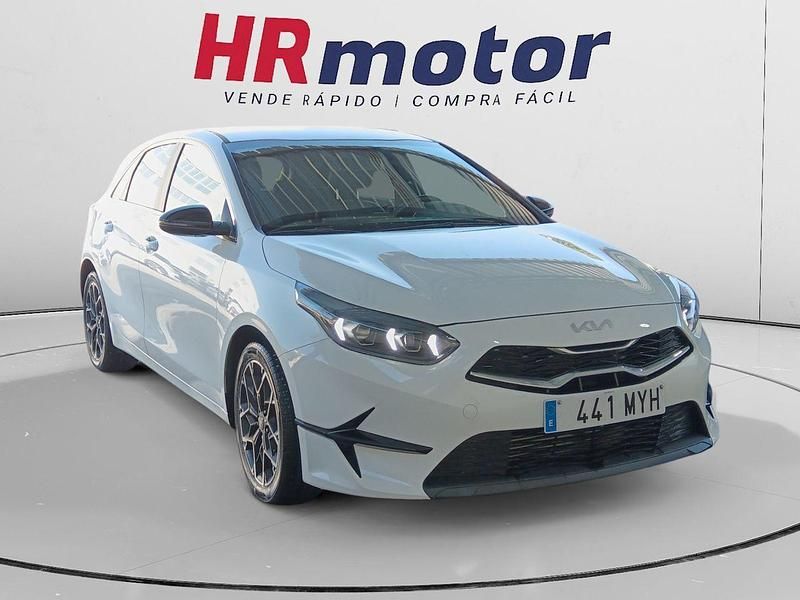 Blanco Usado 2025 Kia Ceed Style Berlina | 20.890 € (Super precio) - Imagen 1/4