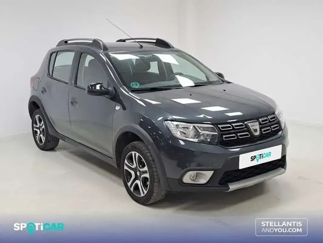 Usado Dacia Sandero Essentiel 90 CV (66 kW) 2018 Azul Utilitario