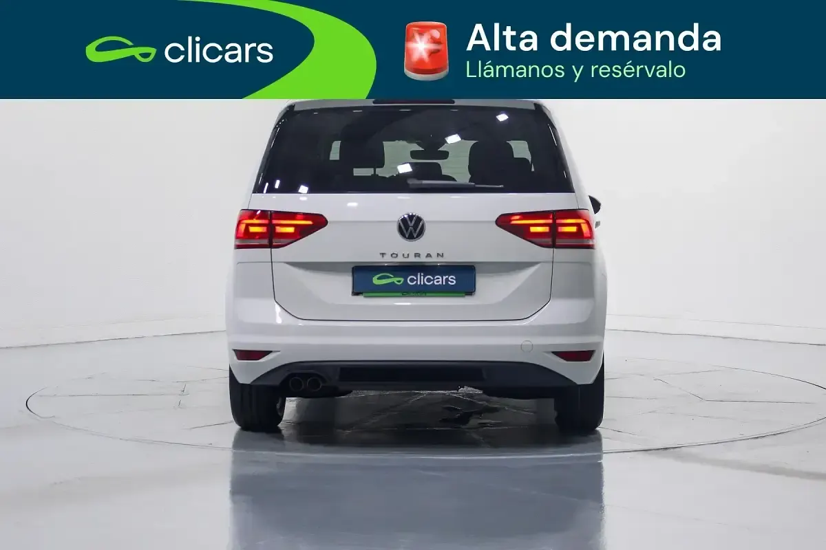 Usado VW Touran Advance 150 CV (110 kW) 2023 Blanco Monovolumen