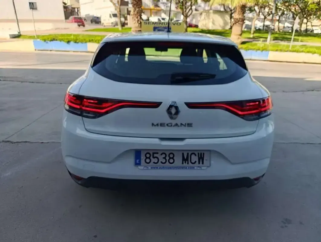 Usado Renault Mégane GrandTour Equilibre 116 CV (85 kW) 2022 Blanco Familiar