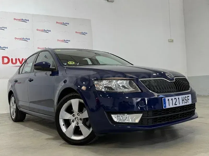 Usado Skoda Octavia Ambition 150 CV (110 kW) 2013 Azul Berlina
