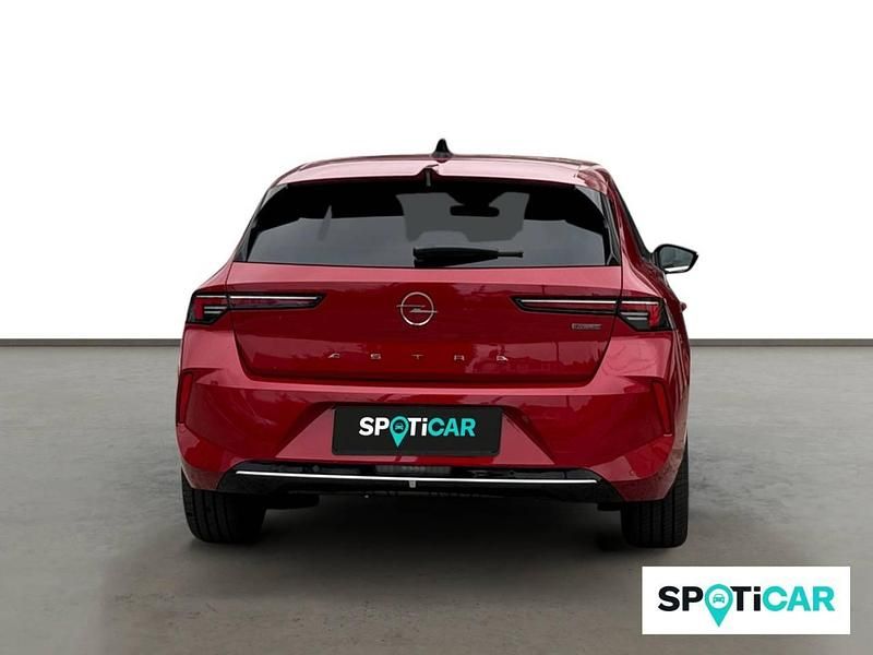 Usado Opel Astra Elegance 180 CV (132 kW) 2025 Rojo Berlina