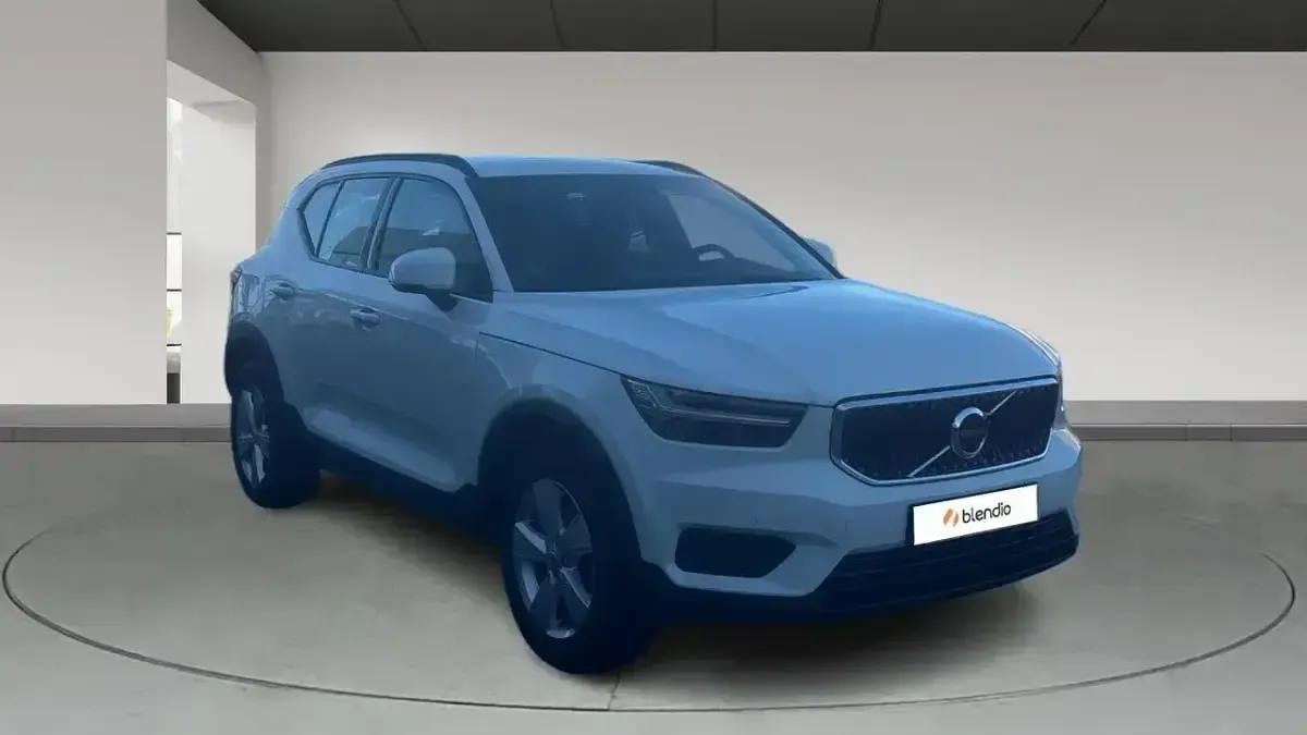 Käytetty Volvo XC40 R-Design 129 HP (94 kW) 2022 Valkoinen Katumaasturi
