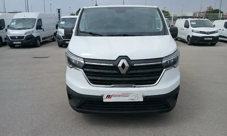 Usado Renault Trafic 120 CV (88 kW) 2018 Blanco Monovolumen