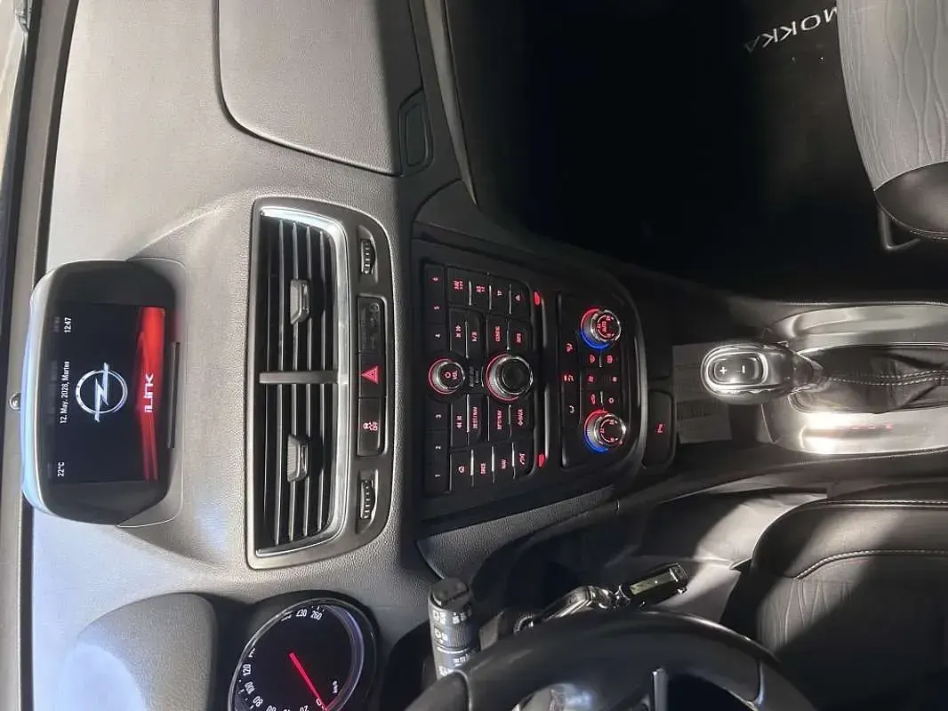 Usado Dacia Sandero Comfort 90 CV (66 kW) 2019 Gris Utilitario