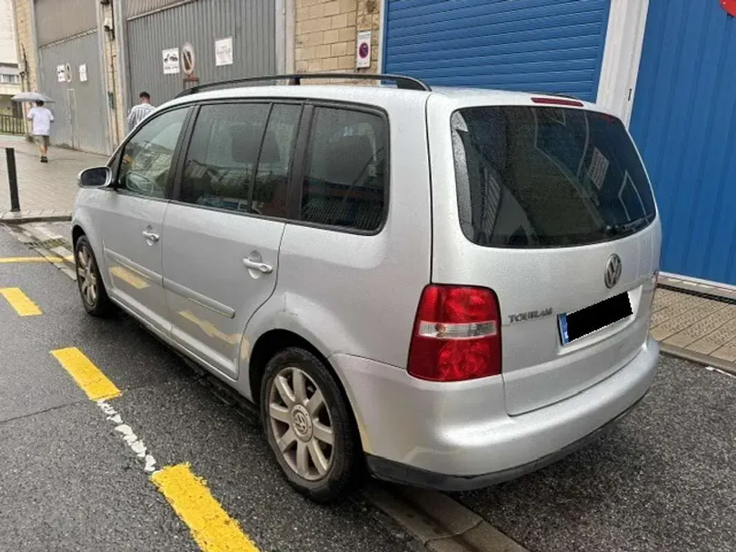 Usado VW Touran Highline 140 CV (102 kW) 2003 Plateado Monovolumen