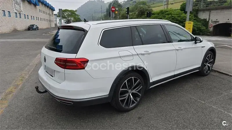 Usado VW Passat 190 CV (139 kW) 2017 Blanco Familiar