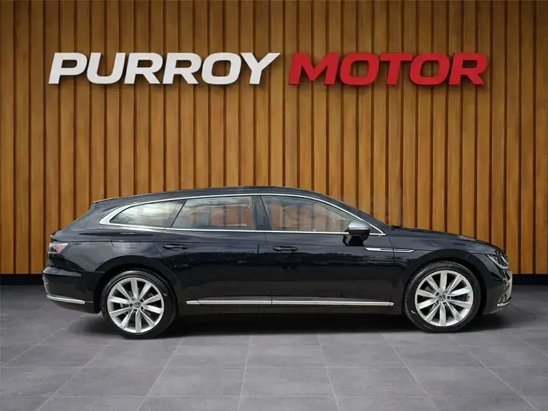 Usado VW Arteon Elegance 150 CV (110 kW) 2022 Gris / plata Familiar