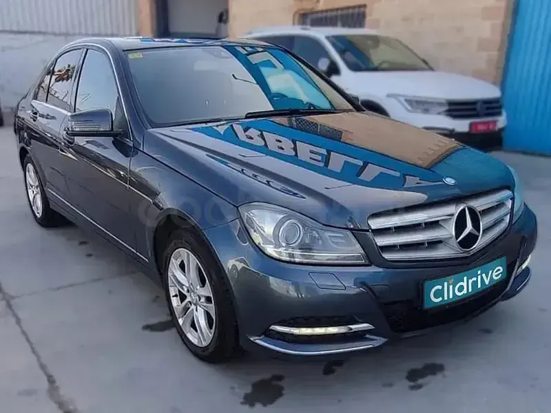 Usado Mercedes C200 Avantgarde 136 CV (100 kW) 2012 Gris / plata Berlina