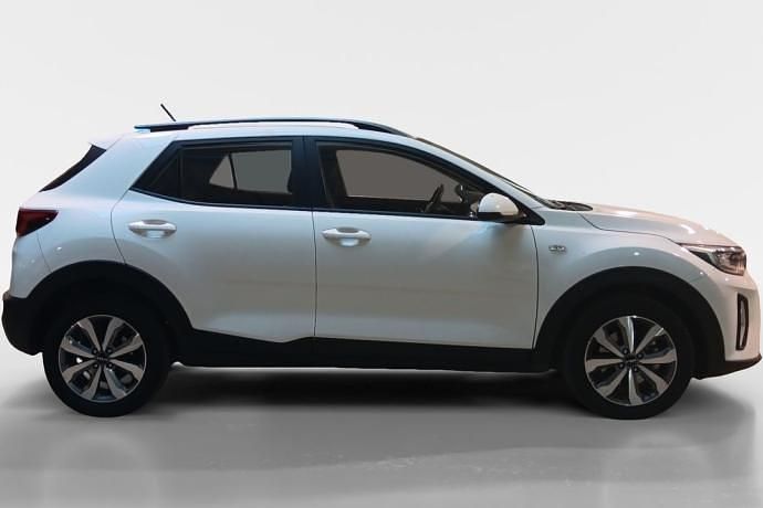 Usado Kia Stonic 101 CV (74 kW) 2023 Blanco SUV