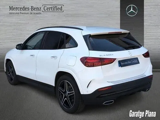 Usado Mercedes GLA200 150 CV (110 kW) 2025 Blanco polar SUV