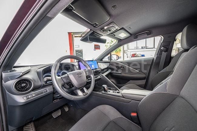 Usado Toyota C-HR Active 141 CV (103 kW) 2024 Burdeos SUV