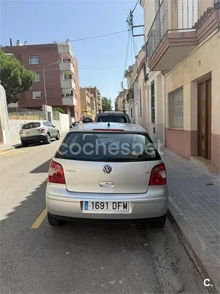 Usado VW Polo Trendline 75 CV (55 kW) 2003 Gris / plata Berlina