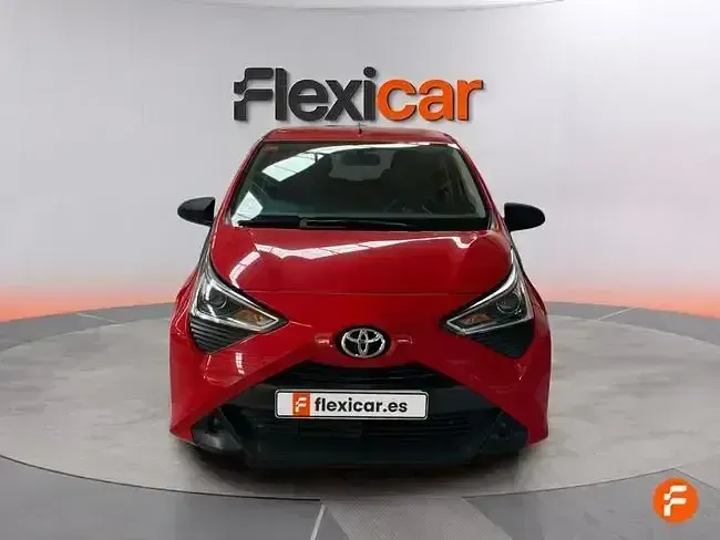Käytetty Toyota Aygo X-play 72 HP (52 kW) 2022 Punainen