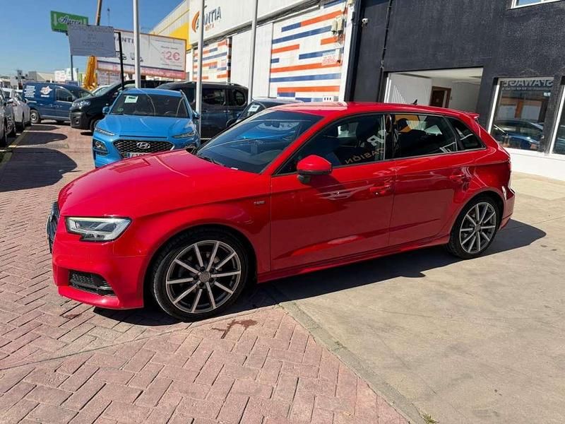Usado Audi A3 Sportback S-Line 116 CV (85 kW) 2019 Rojo Utilitario