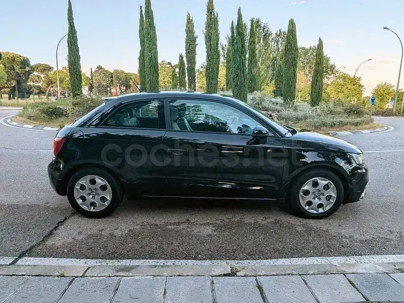 Usado Audi A1 Attraction 122 CV (89 kW) 2010 Negro Utilitario