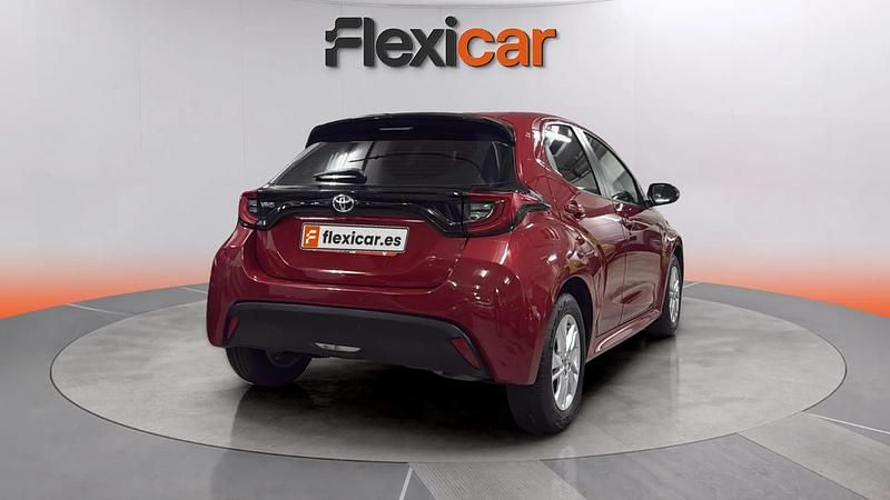 Usado Toyota Yaris Edition 125 CV (91 kW) 2022 Rojo Berlina