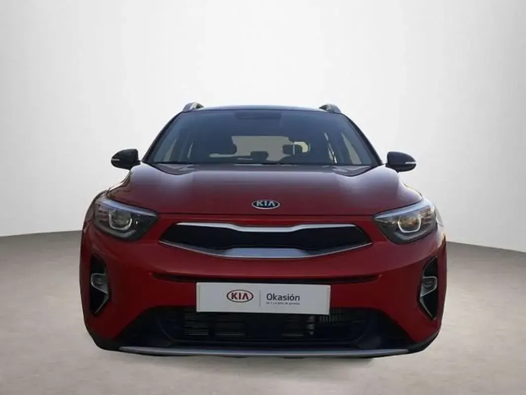 Usado Kia Stonic 101 CV (74 kW) 2022 Rojo SUV