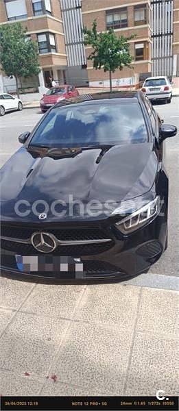 Negro Usado 2023 Mercedes A180 Berlina | 27.500 € (Buen precio) - Imagen 1/4
