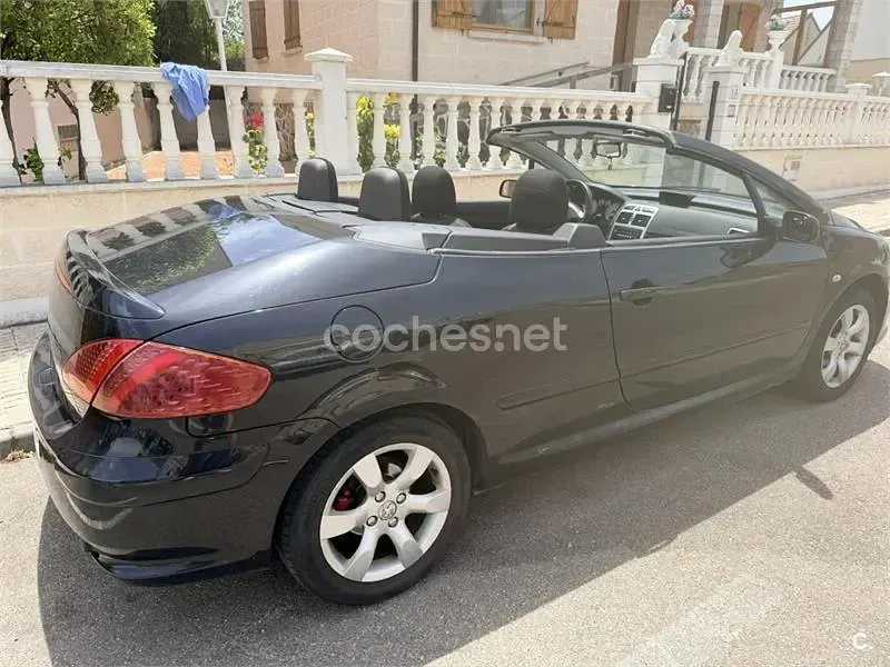 Usado Peugeot 307 CC Sport 136 CV (100 kW) 2006 Negro Descapotable