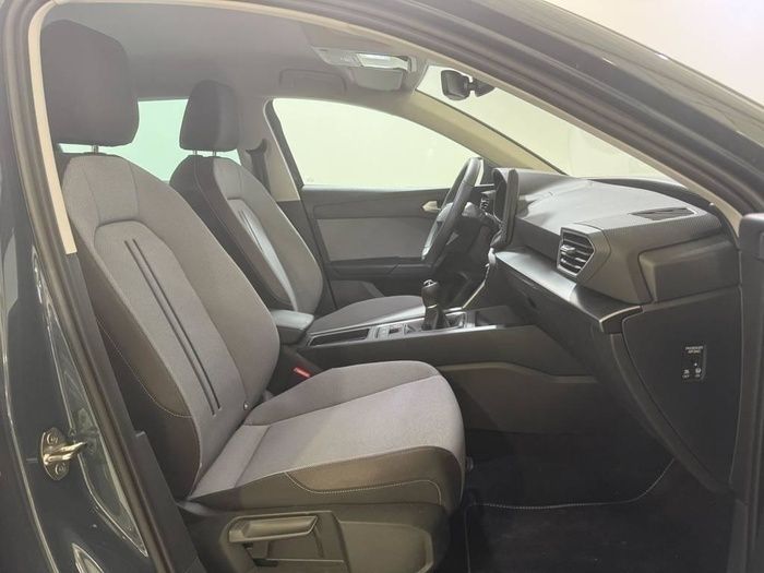 Usado Seat Leon ST Style 115 CV (84 kW) 2024 Azul Familiar