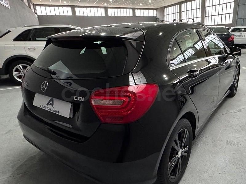 Usado Mercedes A180 AMG line 109 CV (80 kW) 2015 Negro Berlina