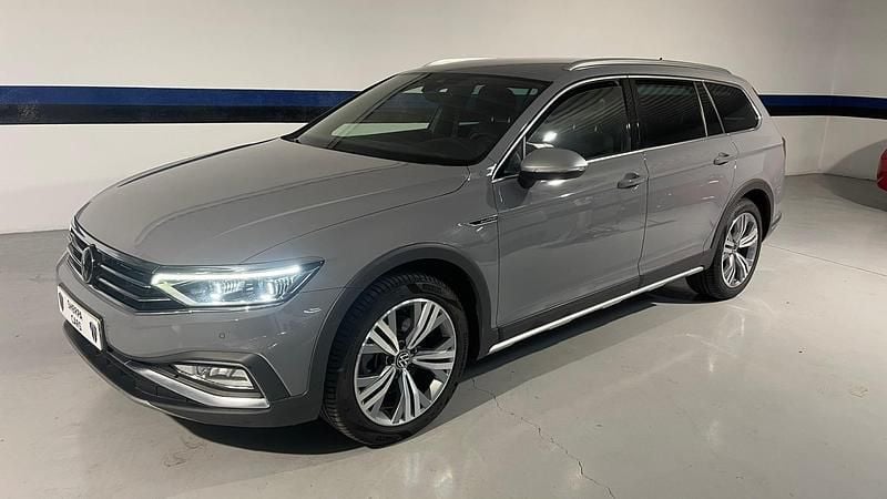 Usado VW Passat Alltrack 200 CV (147 kW) 2022 Gris Familiar