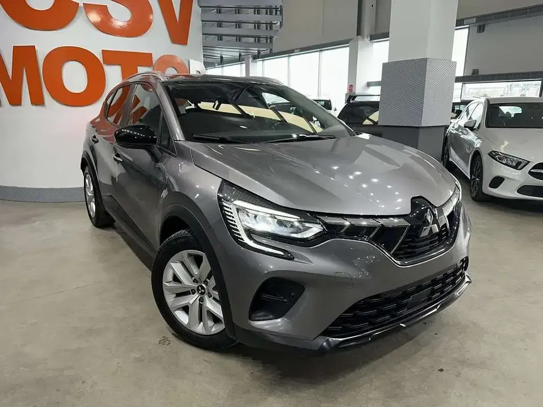 Usado Mitsubishi ASX Spirit 117 CV (86 kW) 2023 Gris / plata SUV