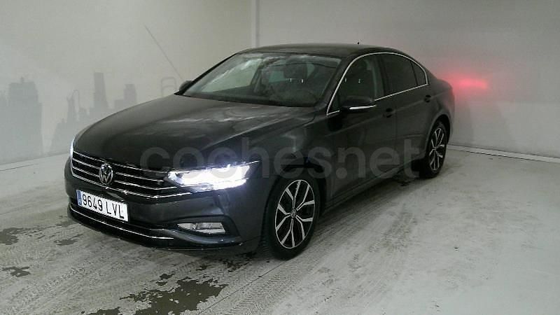 Gris / plata Usado 2022 VW Passat Executive Familiar | 15.999 € (Buen precio) - Imagen 1/4