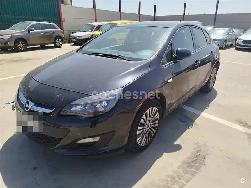 Usado Opel Astra Excellence 136 CV (100 kW) 2015 Negro Berlina