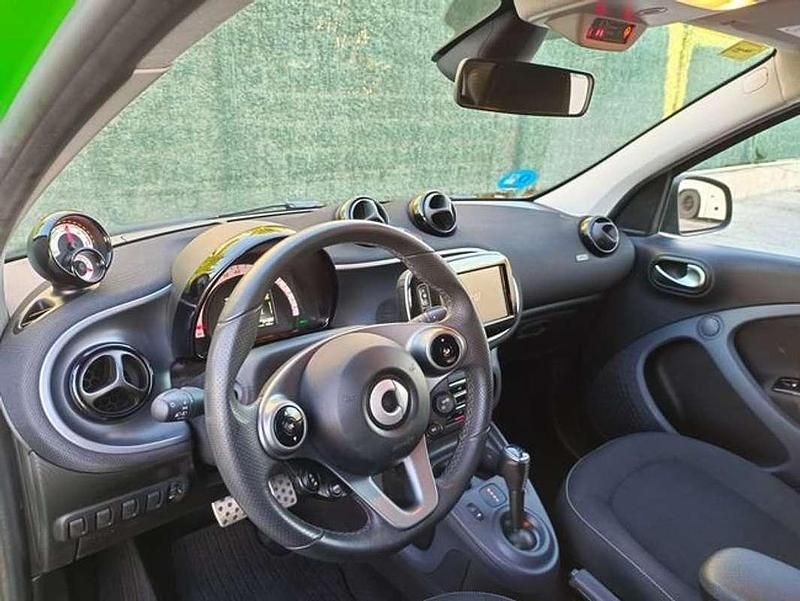 Usado Smart ForFour Electric Drive 60 kW (82 CV) 2018 Negro Utilitario