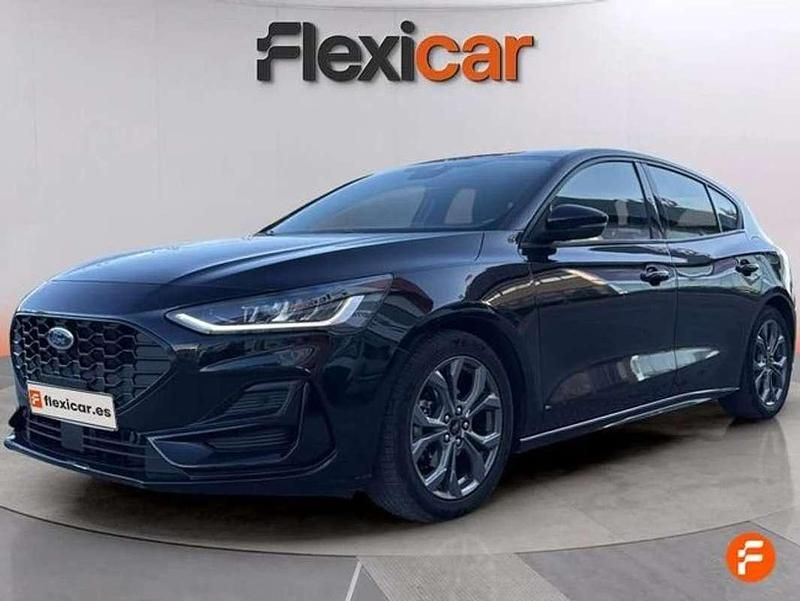 Używany Ford Focus ST-Line 125 KM (91 kW) 2023 Czarny Sedan/Limuzyna