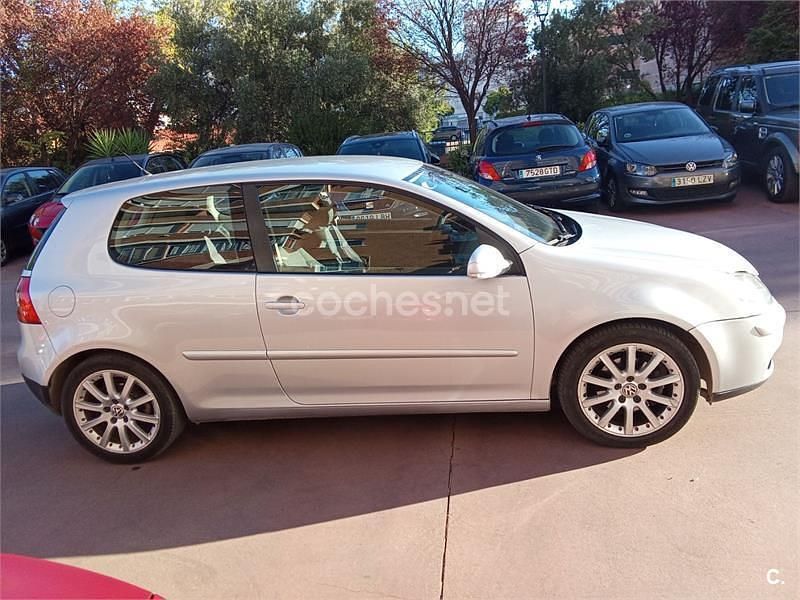 Gris / plata Usado 2006 VW Golf V Sportline Berlina | 2800 € (Precio justo) - Imagen 1/4