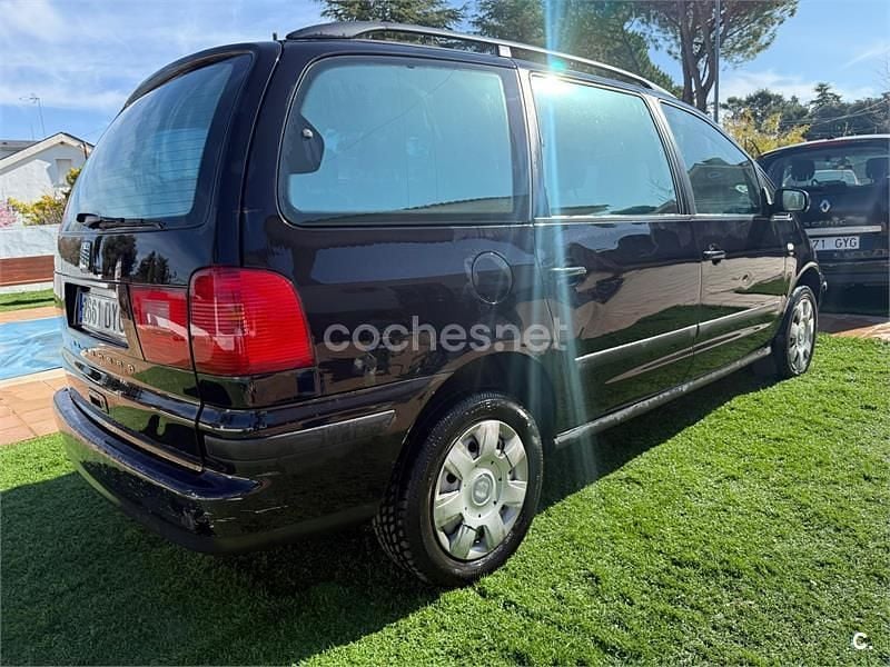 Usado Seat Alhambra Reference 140 CV (102 kW) 2006 Negro Monovolumen