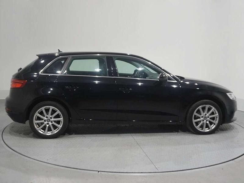 Usado Audi A3 Sportback Design 116 CV (85 kW) 2019 Negro Utilitario