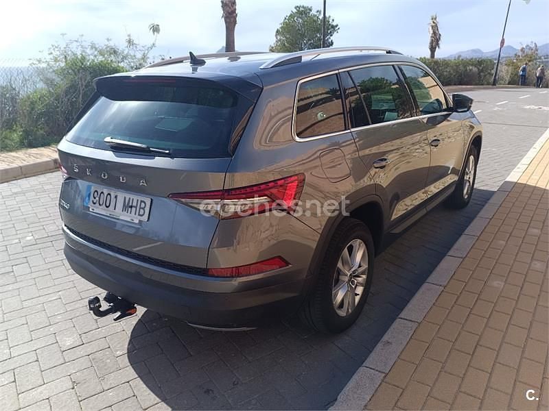 Usado Skoda Kodiaq Ambition 150 CV (110 kW) 2023 Gris / plata SUV