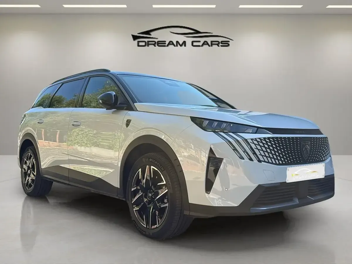 Usado Peugeot 5008 GT 136 CV (100 kW) 2024 Blanco SUV