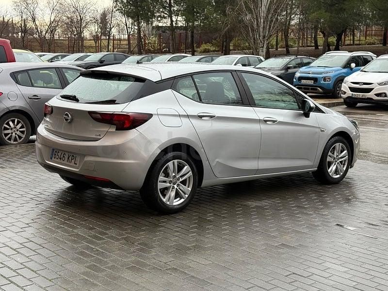 Usado Opel Astra Business 110 CV (80 kW) 2018 Gris / plata Berlina