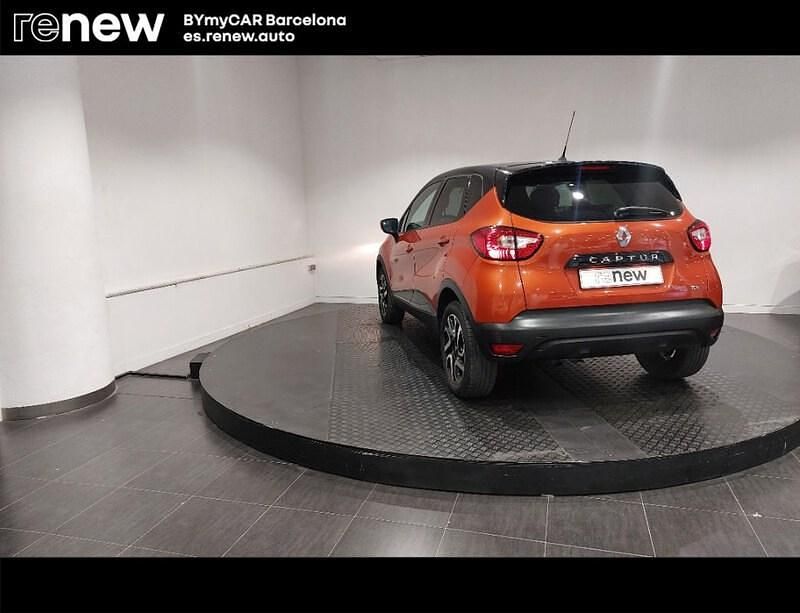 Usado Renault Captur Zen 90 CV (66 kW) 2016 Rojo SUV